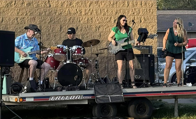 Green River performing live